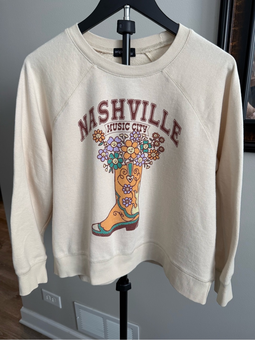 Originality Cream Nashville Graphic Crewneck Sweatshirt